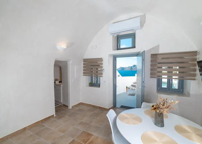 Santo Blue Horizon - The Blue Domes View