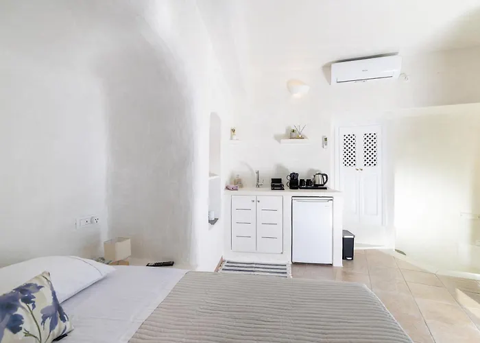 Santo Blue Horizon - The Blue Domes View * أويا